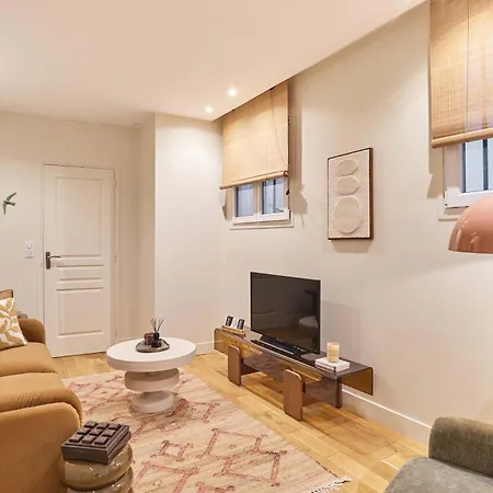 Charming Flat In The Heart Of Apartment Paris