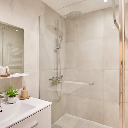 Charming Flat In The Heart Of Appartamento Parigi