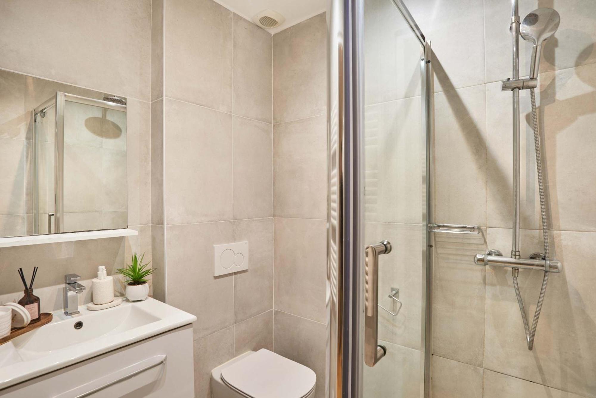 Charming Flat In The Heart Of *